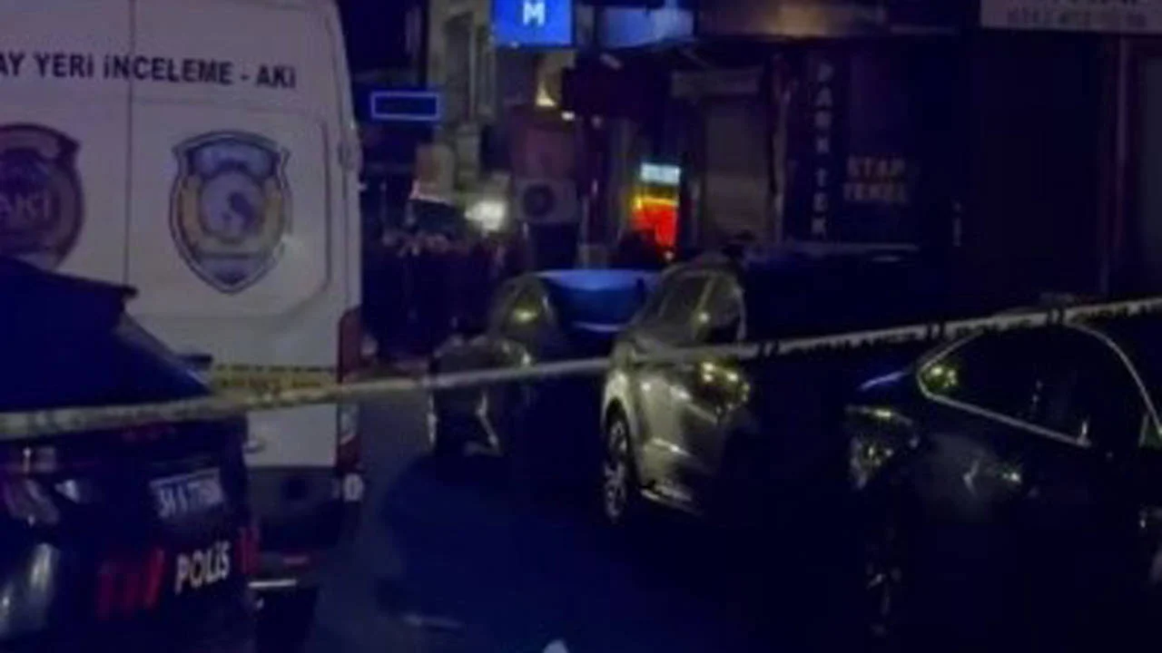 Küçükçekmece'de müzikholde silahlı çatışma: Biri izinli polis iki kişi hayatını kaybetti