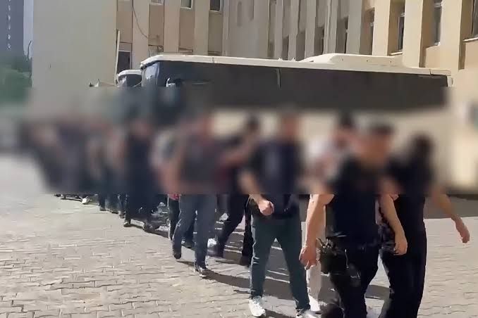 'Okula saldırı' paylaşımı yapan suç örgütüne yönelik operasyon; 27 gözaltı