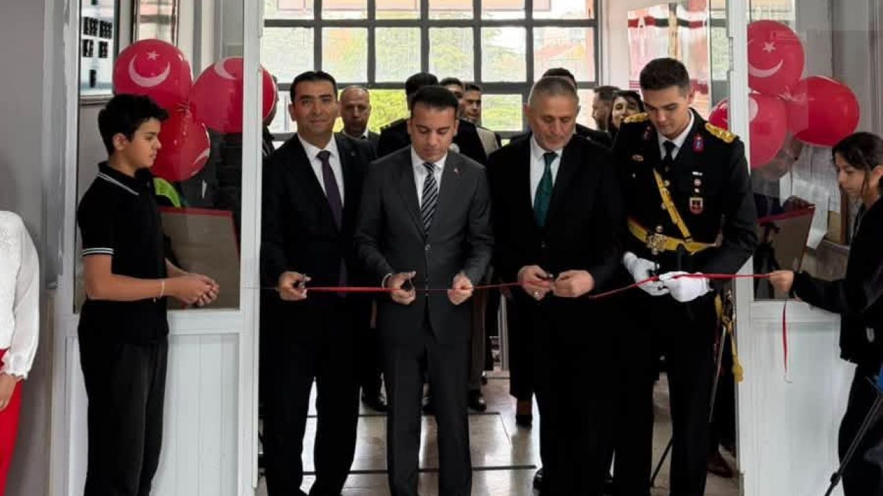 Kazımkarabekir’de Cumhuriyet Temalı Resim Sergisi Ziyaret Edildi