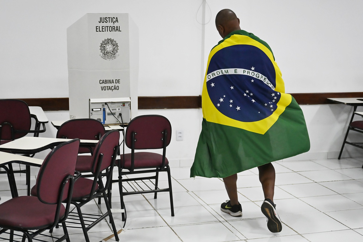 Brezilya'da hiçbir aday çoğunluk alamadı, Flavio Bolsonaro ile Lula ikinci tura çıktı