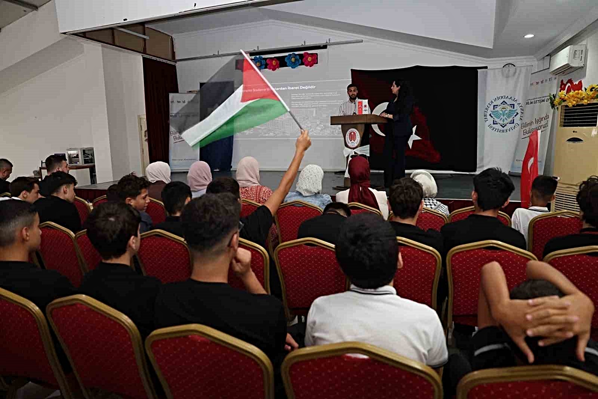 Yıkıntılar arasında bir eğitim mücadelesi: Gazzeli öğrenciler yaşadıklarını anlattı