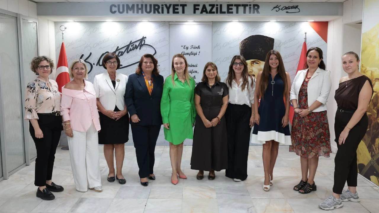 Kadın Cinayetlerini Durduracağız Platformu Konak Belediyesi ile protokol imzaladı