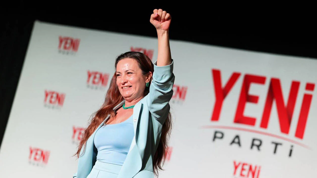Tutuklu il başkanı İlksen Özalper, YENİ Parti Manisa İl Başkanlığına yeniden seçildi