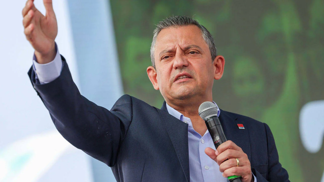 Özgür Özel'den " fon skandalı" açıklaması: Vatandaşın devlete emanet ettiği parasına çöktüler!