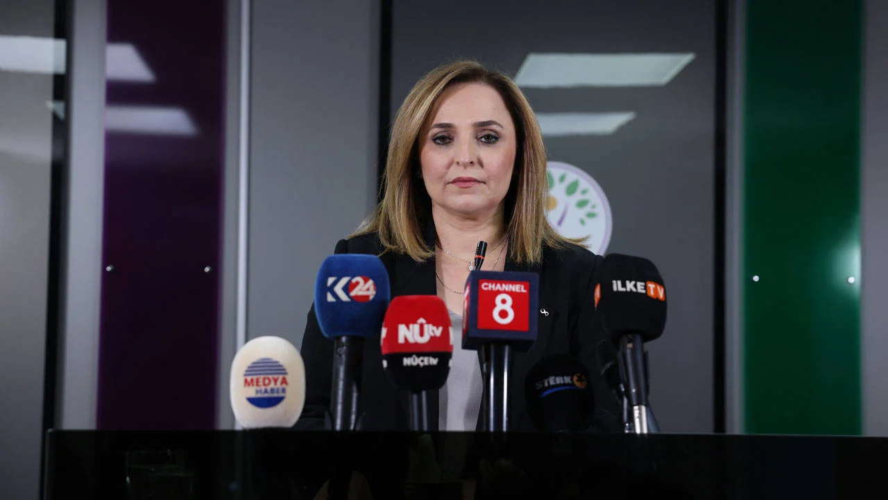 DEM Parti’den sürecin hızlanması çağrısı: Belirsizlikler giderilmeli