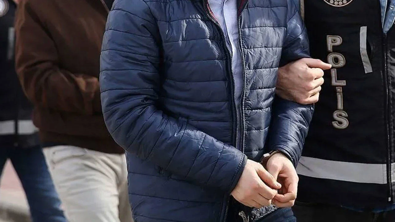 İstanbul'da silah sevkiyatı operasyonu: 120 tabanca ele geçirildi, 3 gözaltı