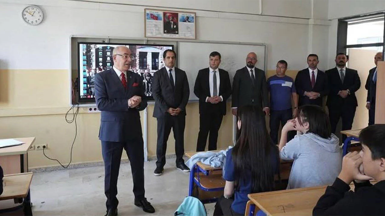 Yeni ‘kalabalık sınıflar’ sorunu: MHP yöneticileri sınıfa girdi