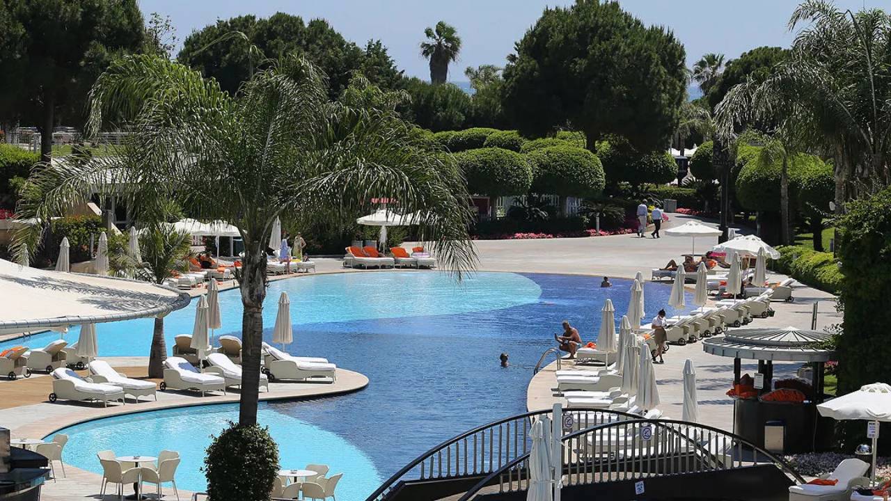 AKP'den kanun teklifi: Dijital uçak ve otel rezervasyonları sil baştan