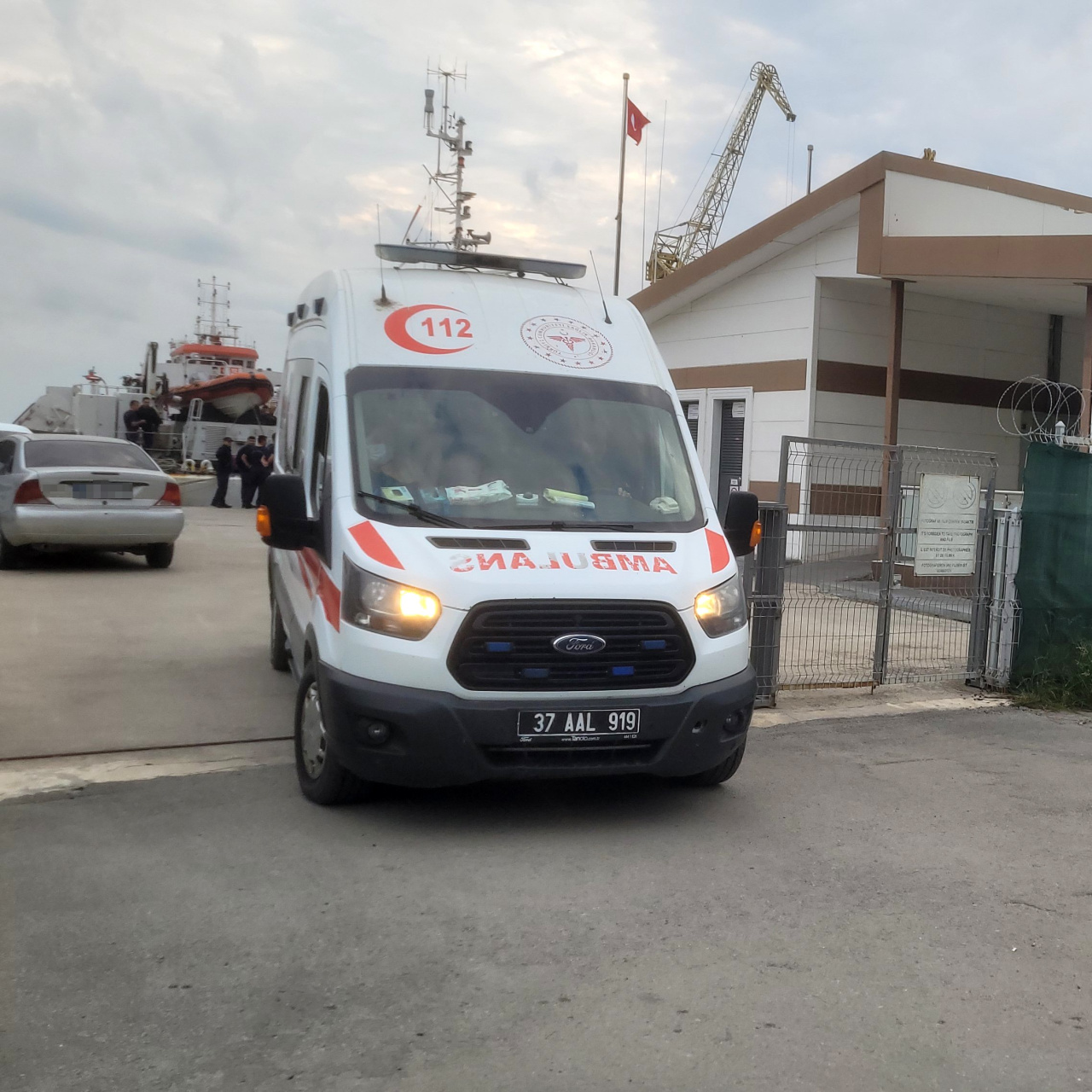 Gemide batma tehlikesi! Mürettebat tahliye edildi