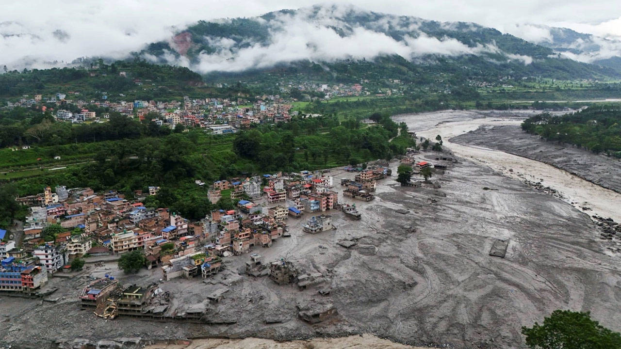 Nepal'den vatandaşlarına "tetikte olma" çağrısı: Çin'deki set gölünün taşmış olabileceği uyarısı yapıldı