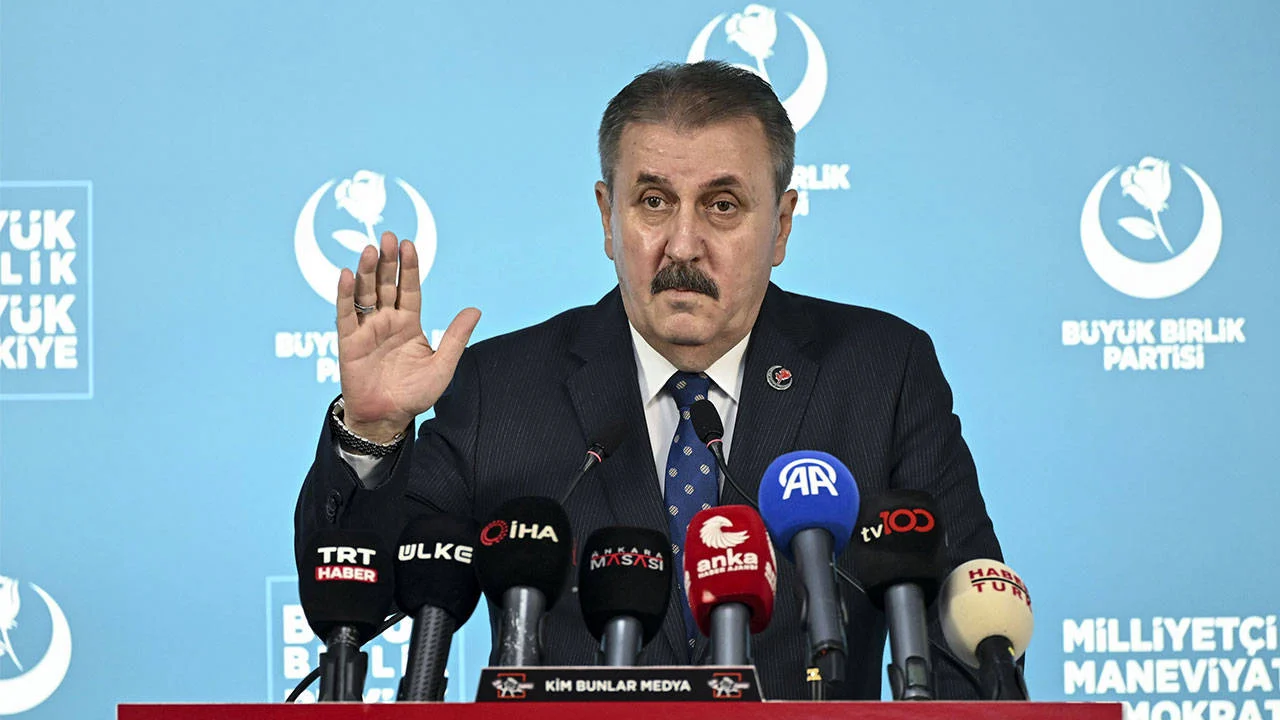 Mustafa Destici: "Cumhurbaşkanımızın aday olabilmesi için iki yol var..."