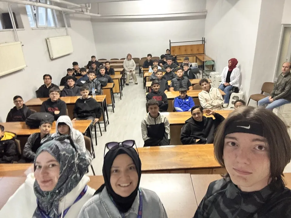Karaman'da Liselilere Yapay Zekâ Eğitimi Verildi
