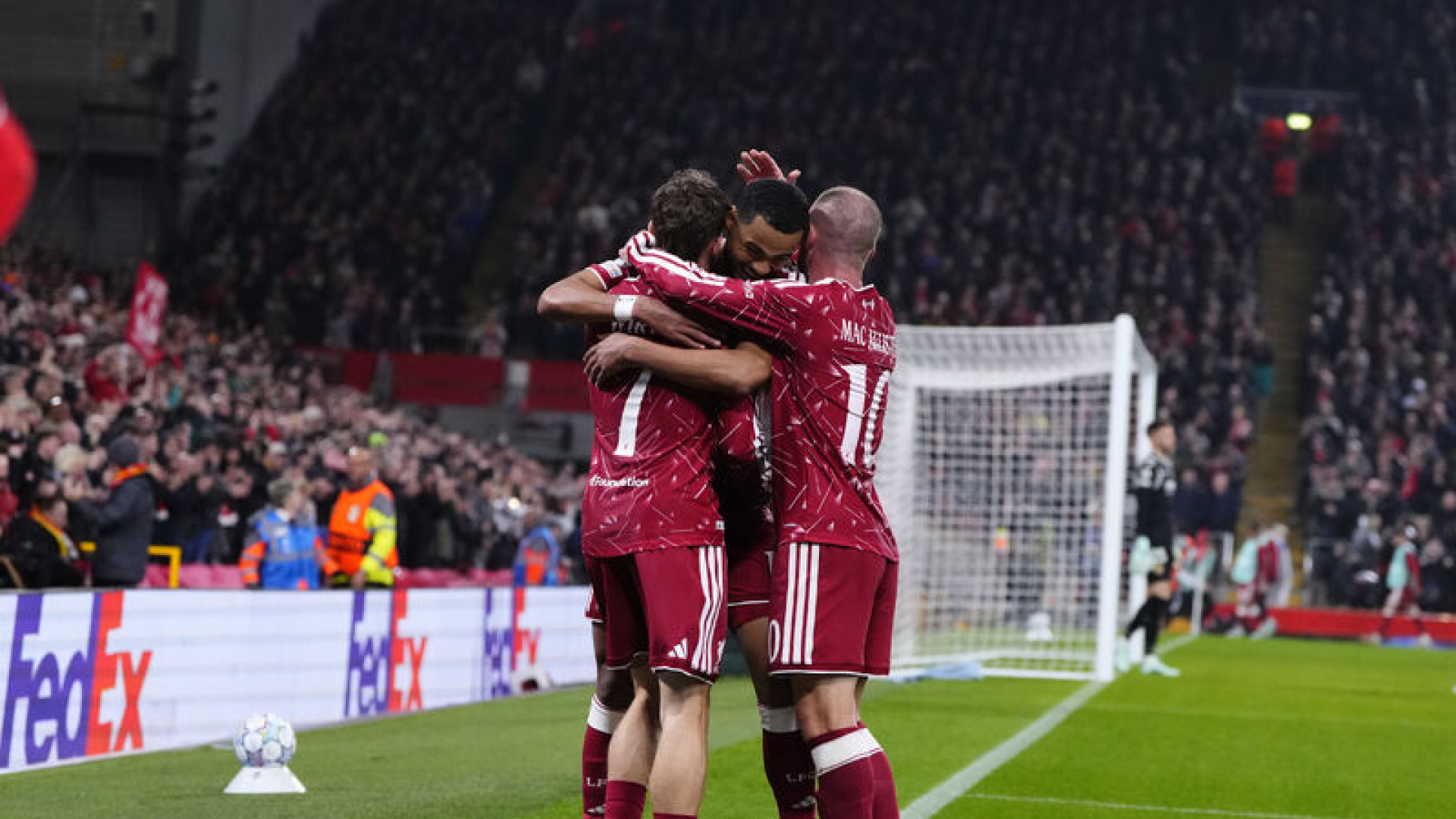 Ferdi'li Brighton, Liverpool'a diş geçiremedi!
