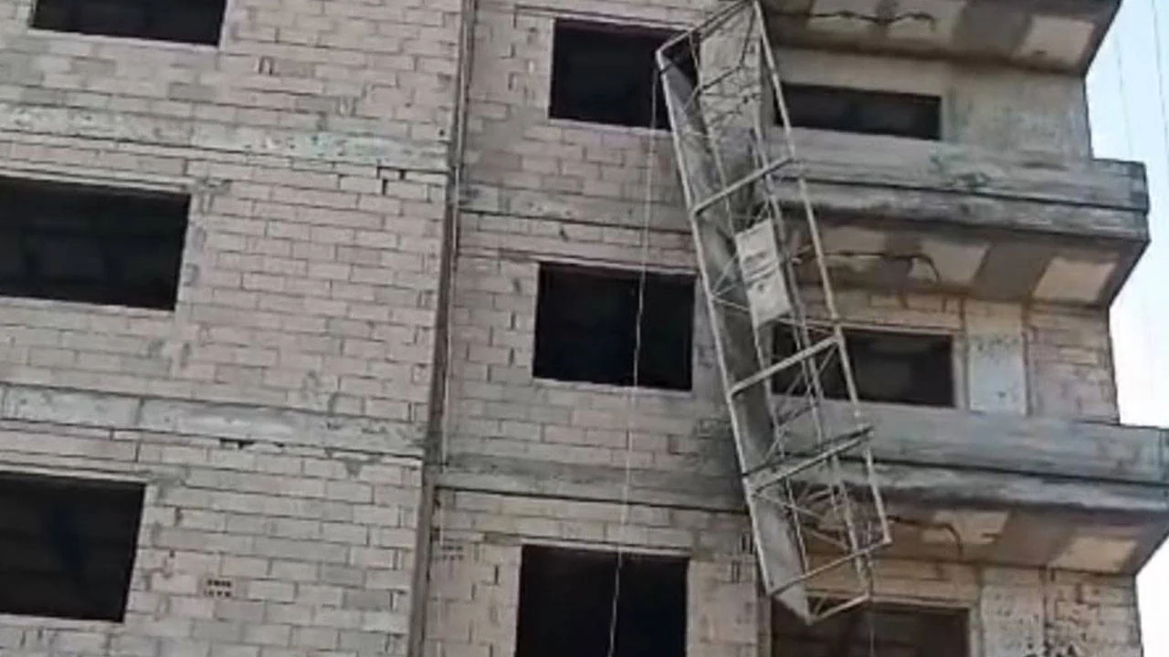 İnşaat işçisi 2 kardeş iskeleden düştü: 1 ölü, 1 yaralı