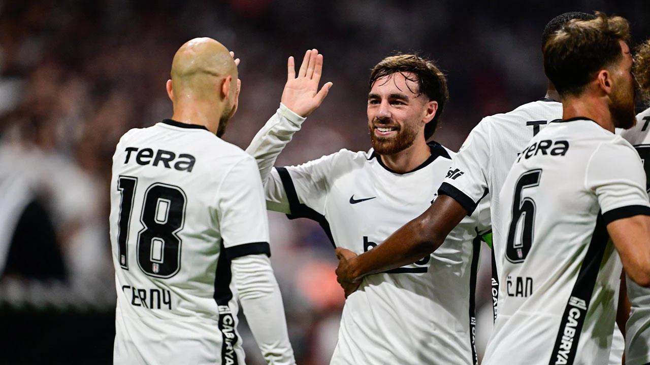 Rakipleri kaybetti, Beşiktaş kazandı: Kartal lige 3 puanla başladı