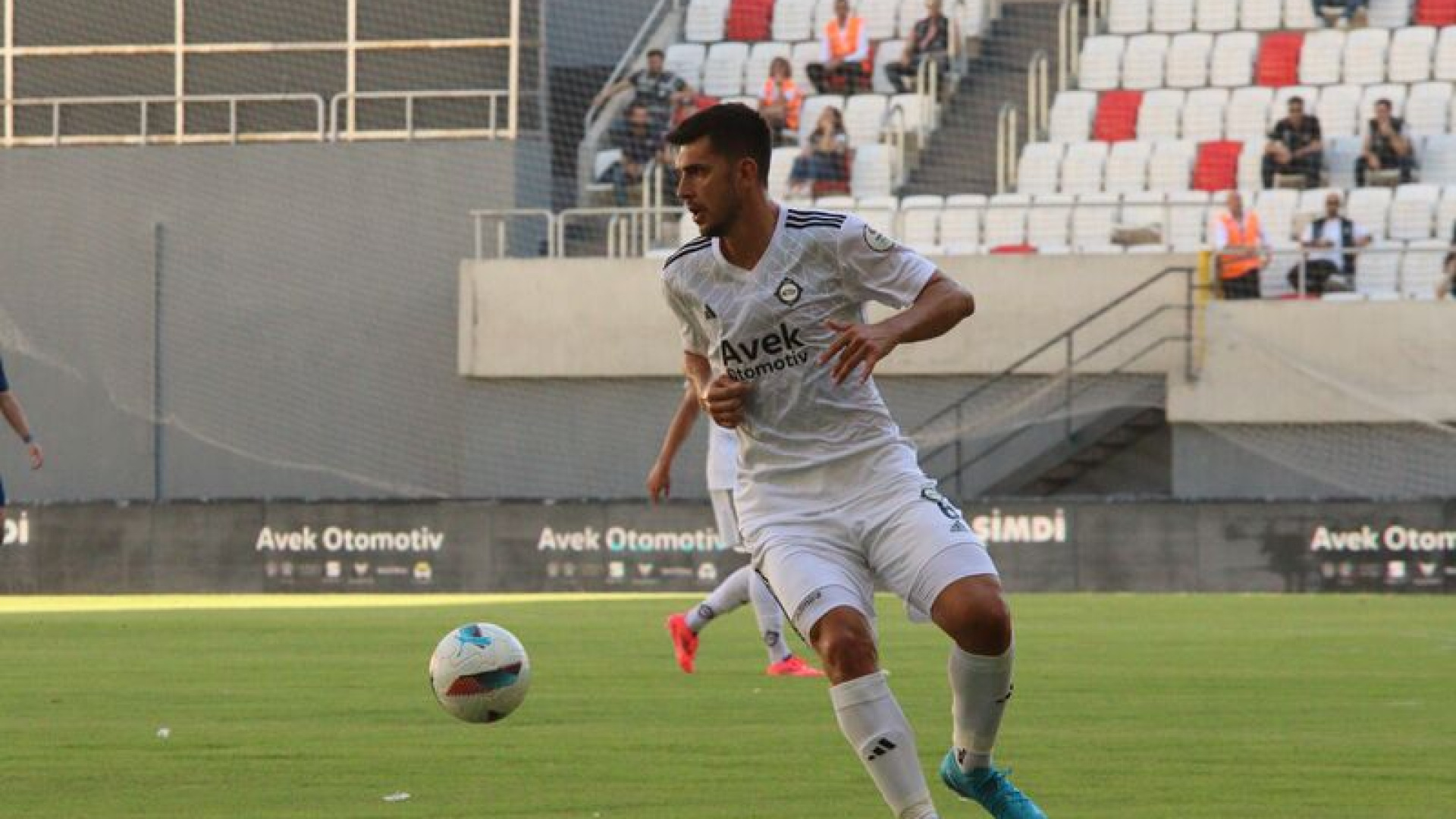 Ceyhun Gülselam futbolu bıraktı!