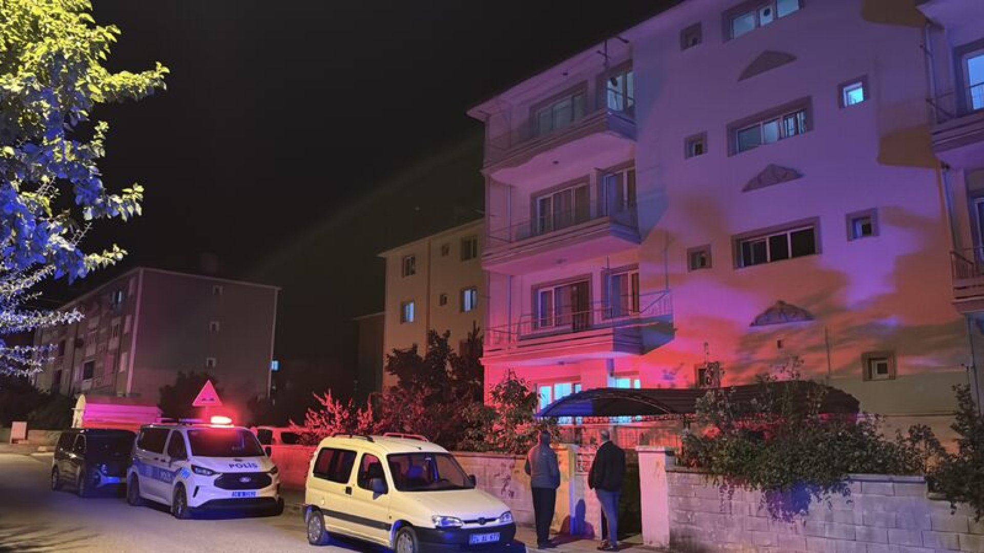 Balkondan düşen yaşlı kadın öldü