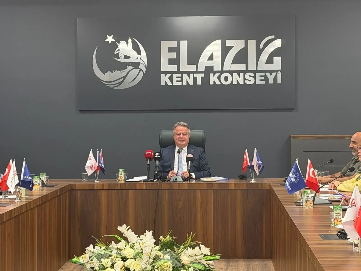 Elazığ Kent Konseyi, 206 oyla yeniden seçilen Başkan Koca ile ilk toplantısını yaptı