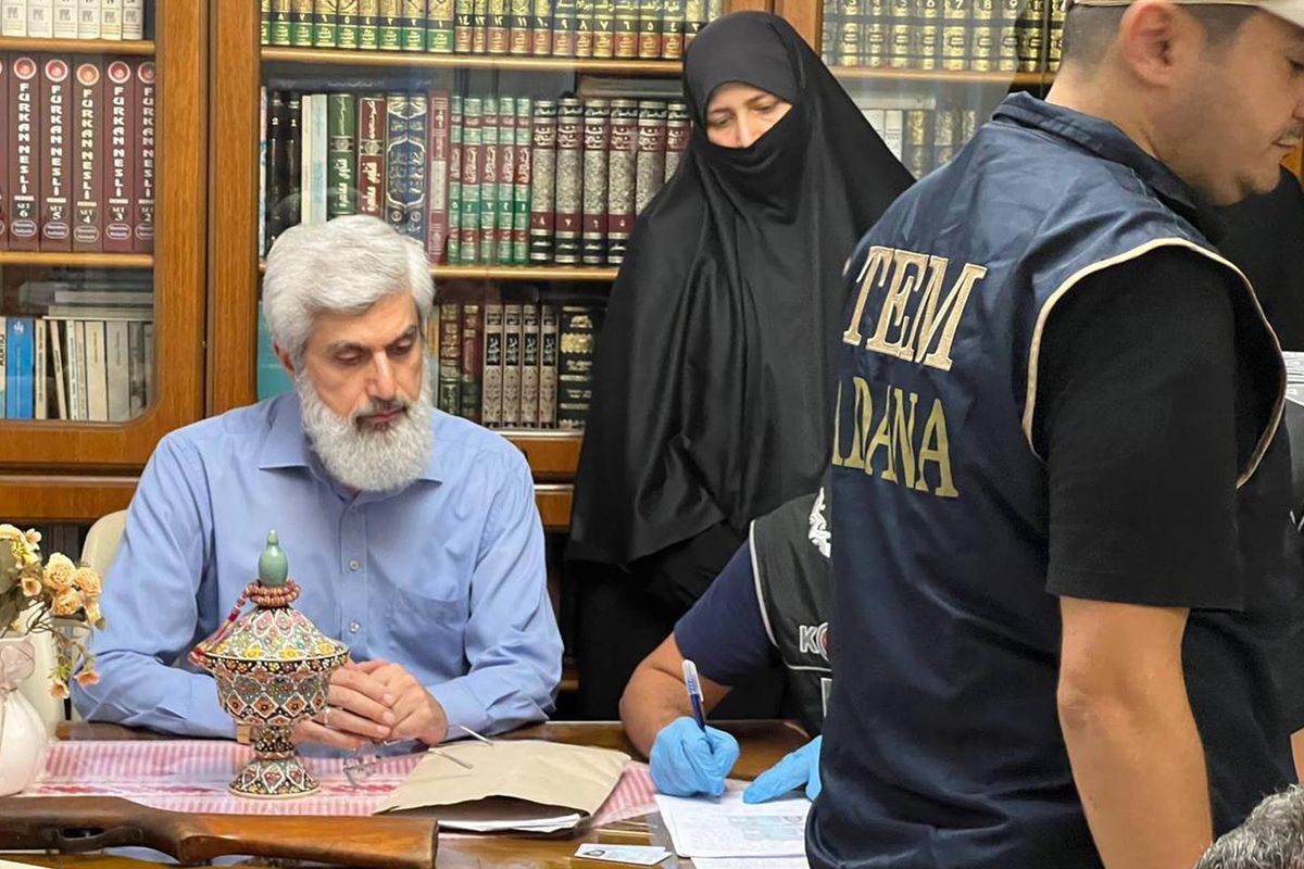 İşte Alparslan Kuytul ve eşinin gözaltına alındığı anlar
