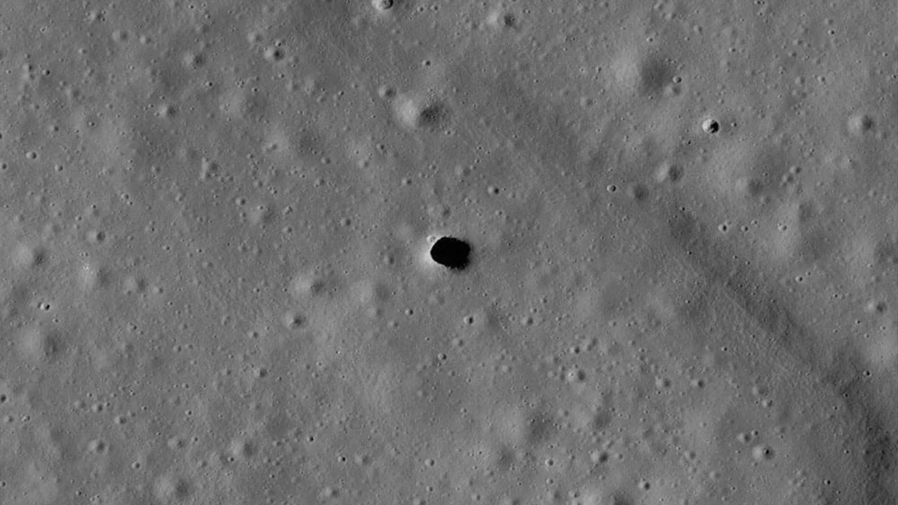 Ay’daki çukurun sırrı araştırılacak: Astronotlara sığınak olabilir