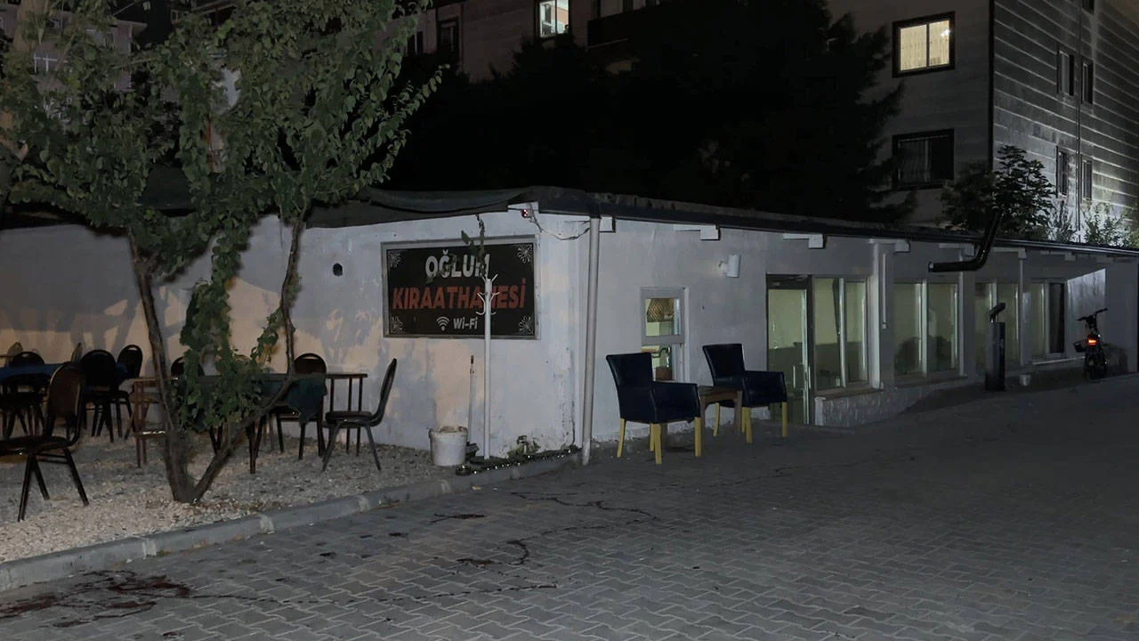 Büyükçekmece'de kıraathaneye silahlı saldırı: 3 kişi yaralandı