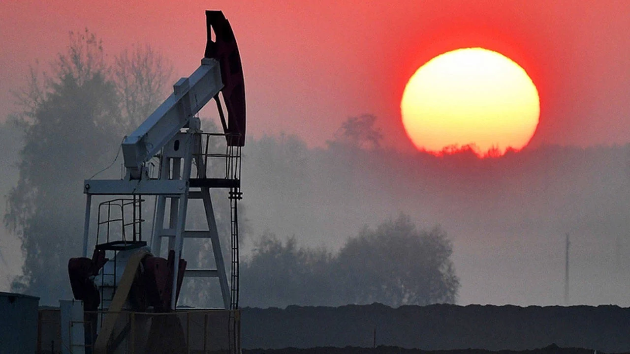 Ortadoğu'da saldırı tehditleri piyasaları hareketlendirdi: Petrol fiyatları yükseldi
