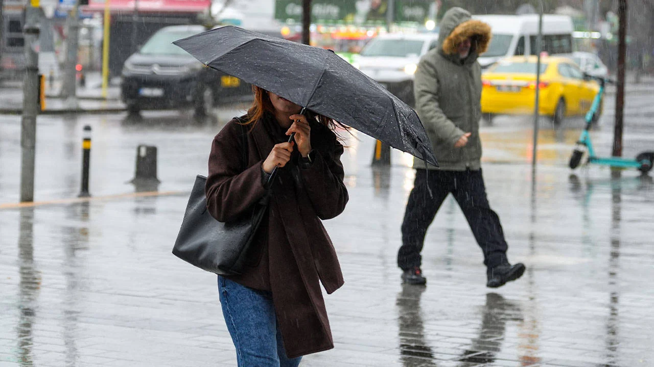 Meteoroloji'den çok sayıda il için uyarı: Gök gürültülü sağanak ve kuvvetli rüzgar bekleniyor