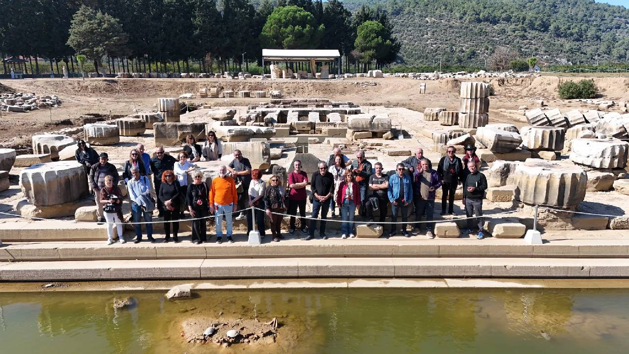 İzmirli şair ve yazarlar Klaros’ta buluştu