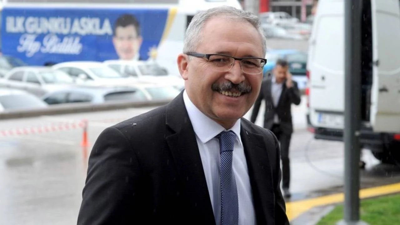 Abdulkadir Selvi kendisini tekzip etti: AKP, fon vurgunu için Meclis araştırmasından vazgeçti