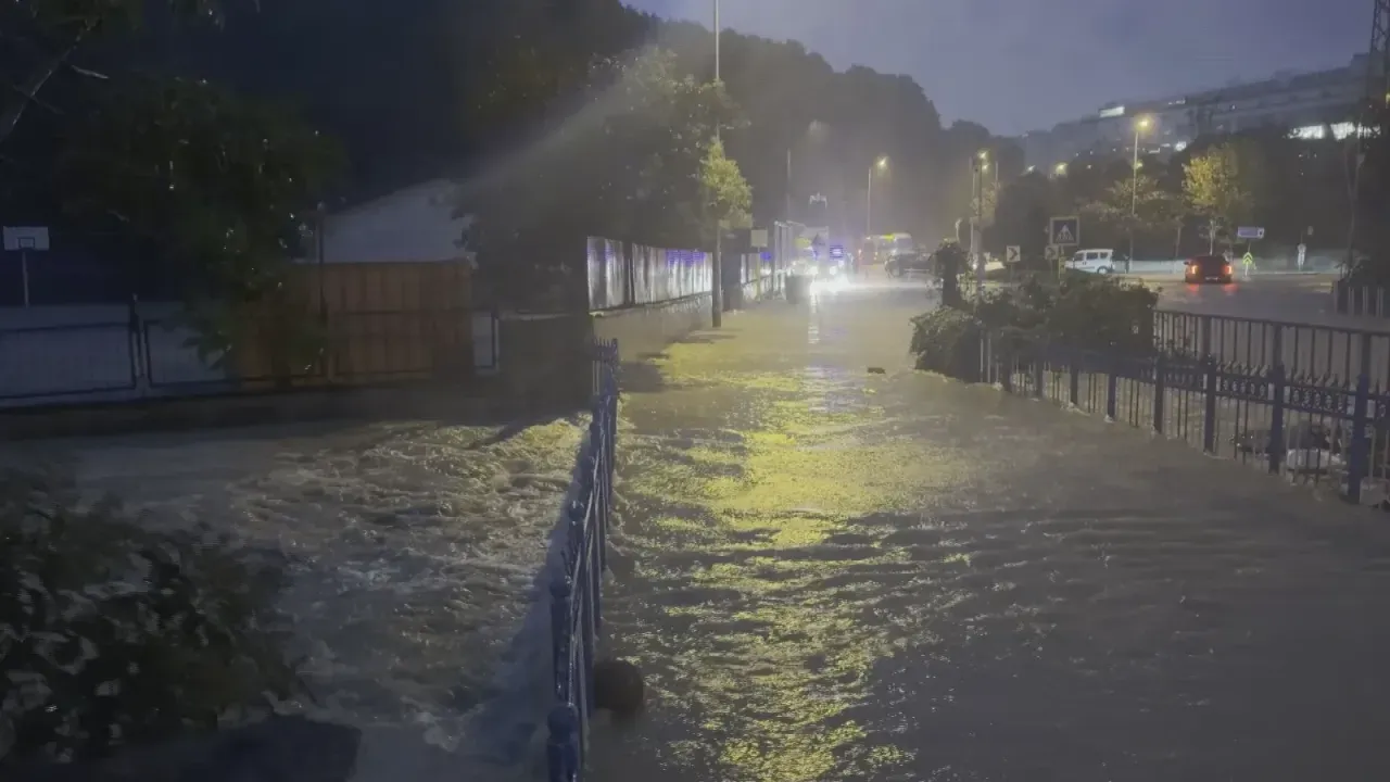 İstanbul'daki olumsuz hava koşulları nedeniyle 43 uçak başka havalimanlarına yönlendirildi