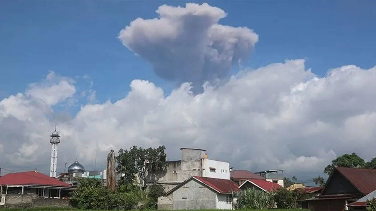 Merapi Yanardağı'nda patlama: Lav akıntıları 2 kilometreye ulaştı