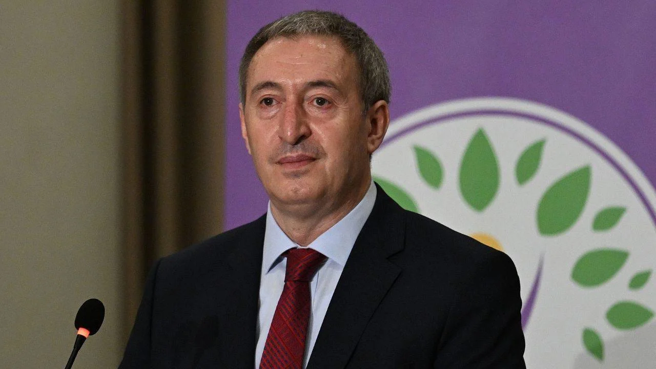 Tuncer Bakırhan'dan 'çerçeve yasa' açıklaması: Demirtaş ve Yüksekdağ siyasi hayata katılacak