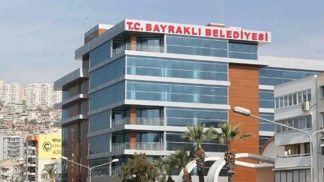 İzmir'de Bayraklı Belediyesi'ne operasyon: Çok sayıda kişi gözaltına alındı