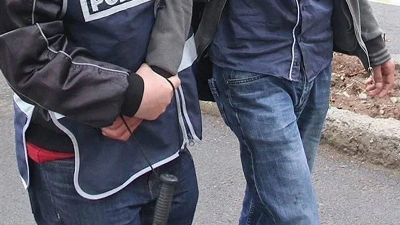 Kadıköy'de döviz bürosuna silahlı saldırıya ilişkin 5 şüpheli tutuklandı