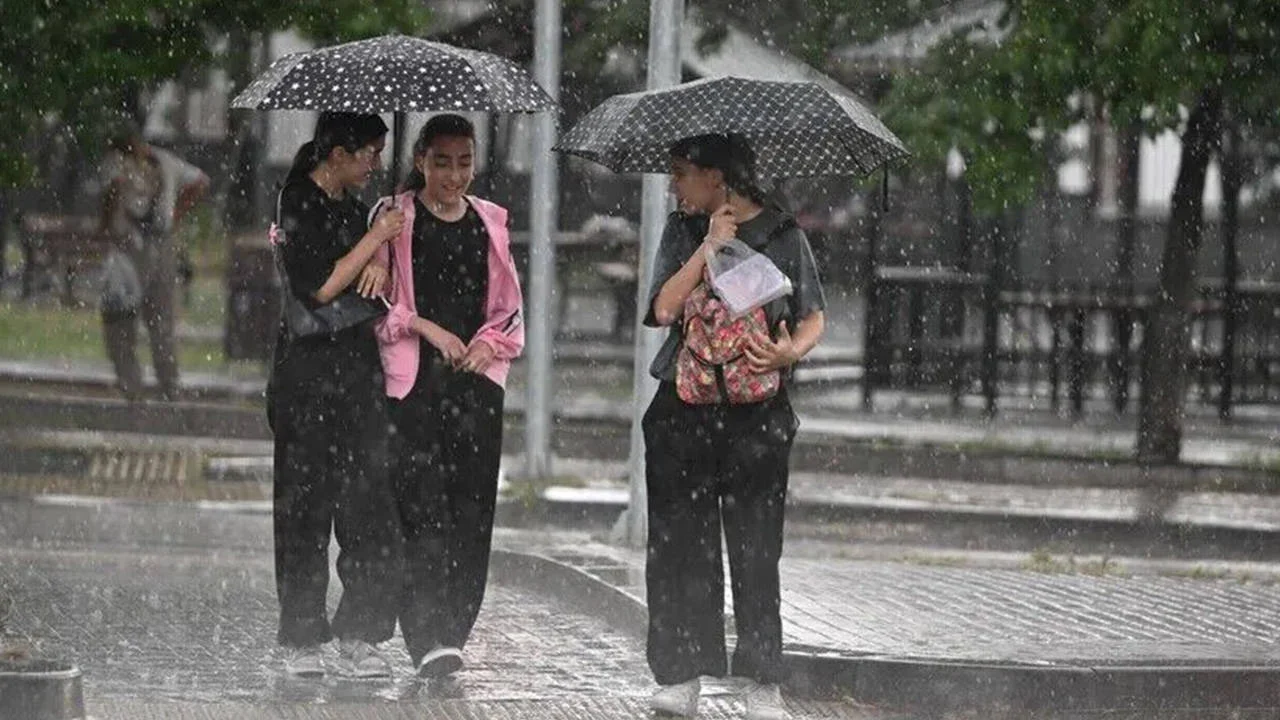 İstanbul'da yarın okullar tatil edildi