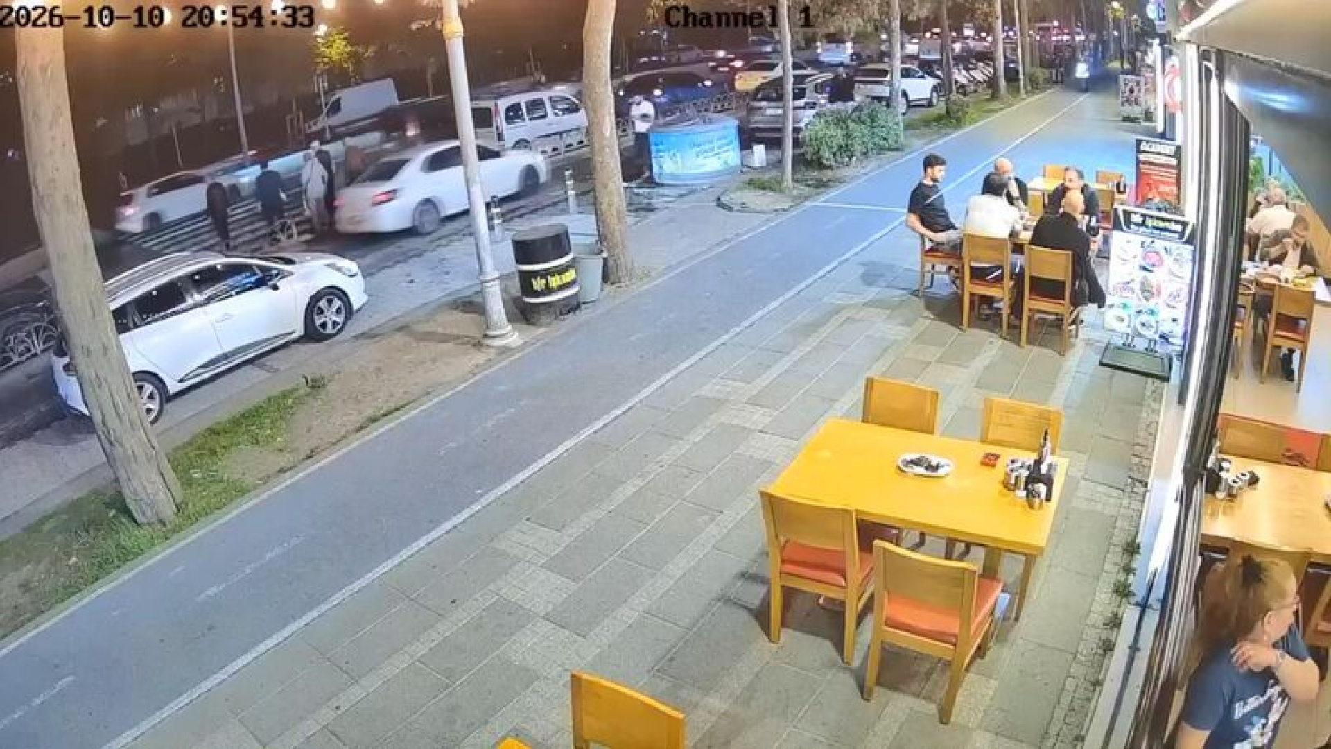 Yaya geçidinde ölüm! Motosiklet çarptı!