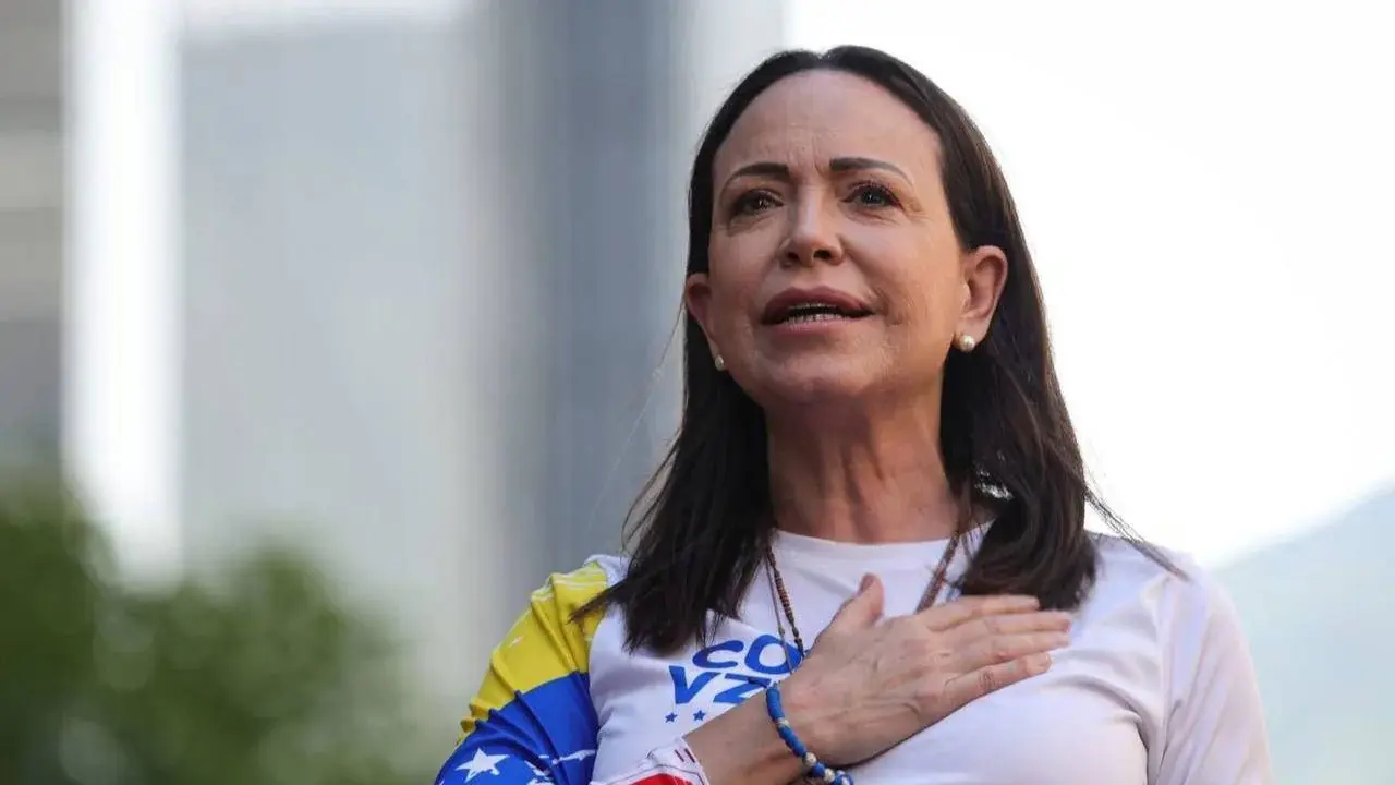 Amerikancı siyasetçi Machado, Venezuela'ya döndü