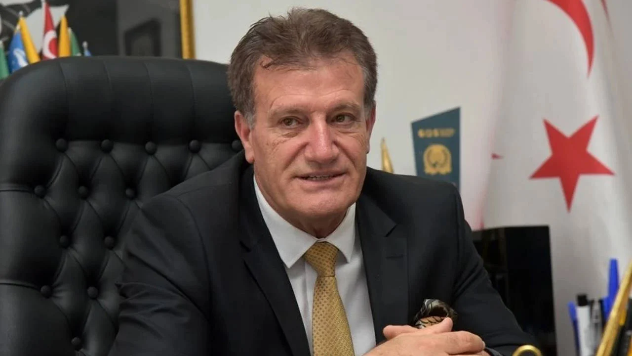 Kuzey Kıbrıs'ta gemi kazasının ardından Ulaştırma Bakanı Arıklı görevden alındı