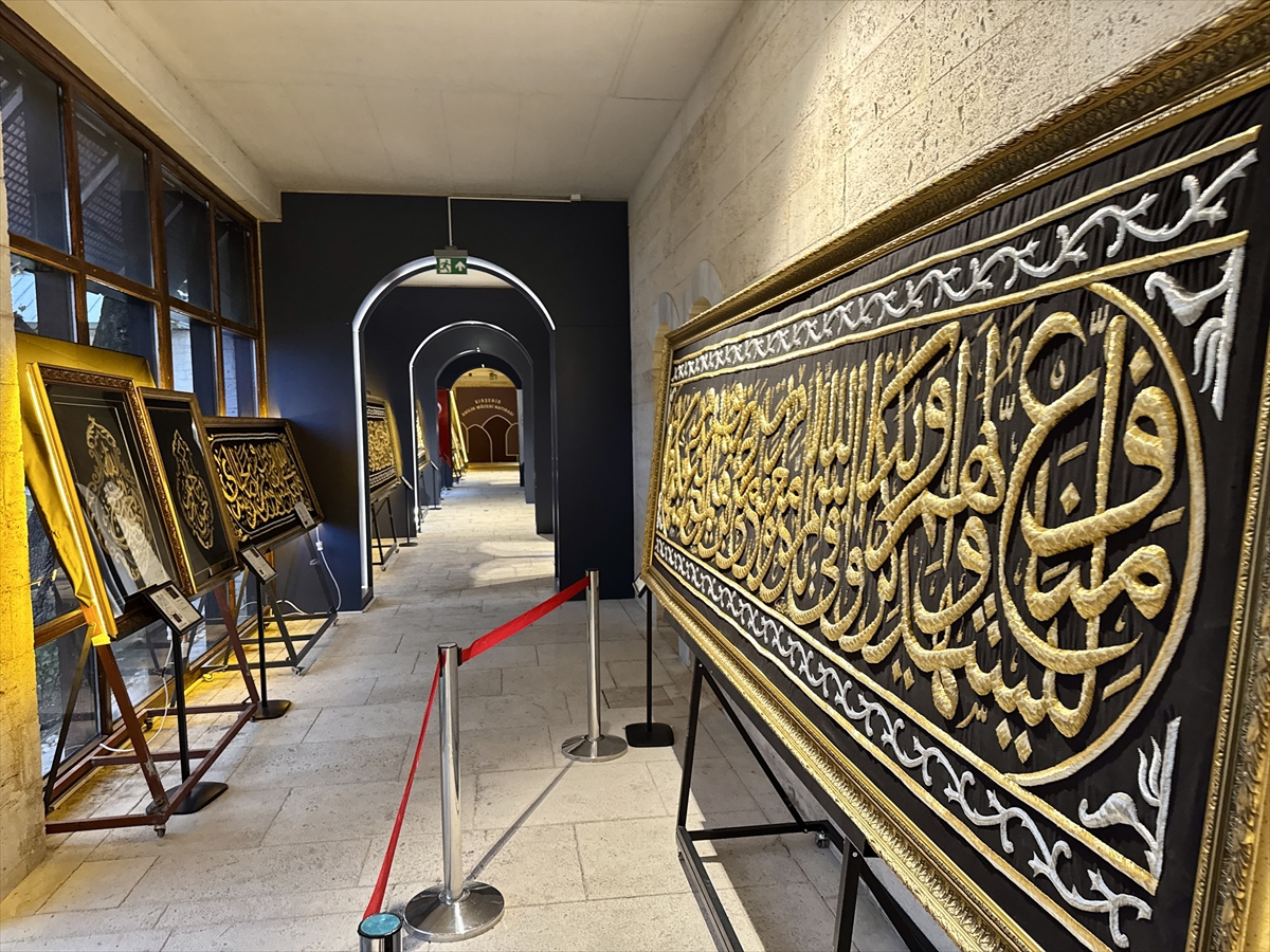 Kırşehir'de "Mukaddes Emanetler Sergisi" ziyarete açıldı