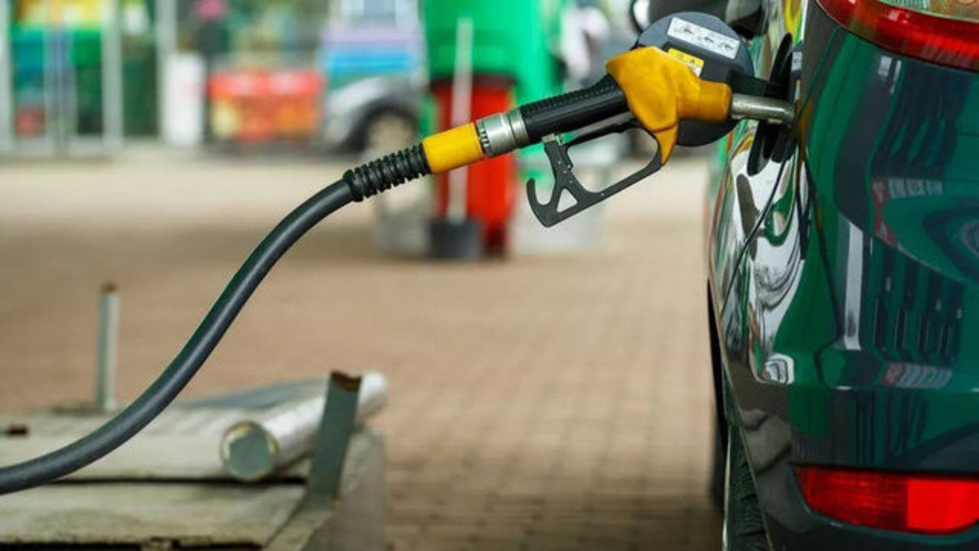 Benzine zam mı geliyor?