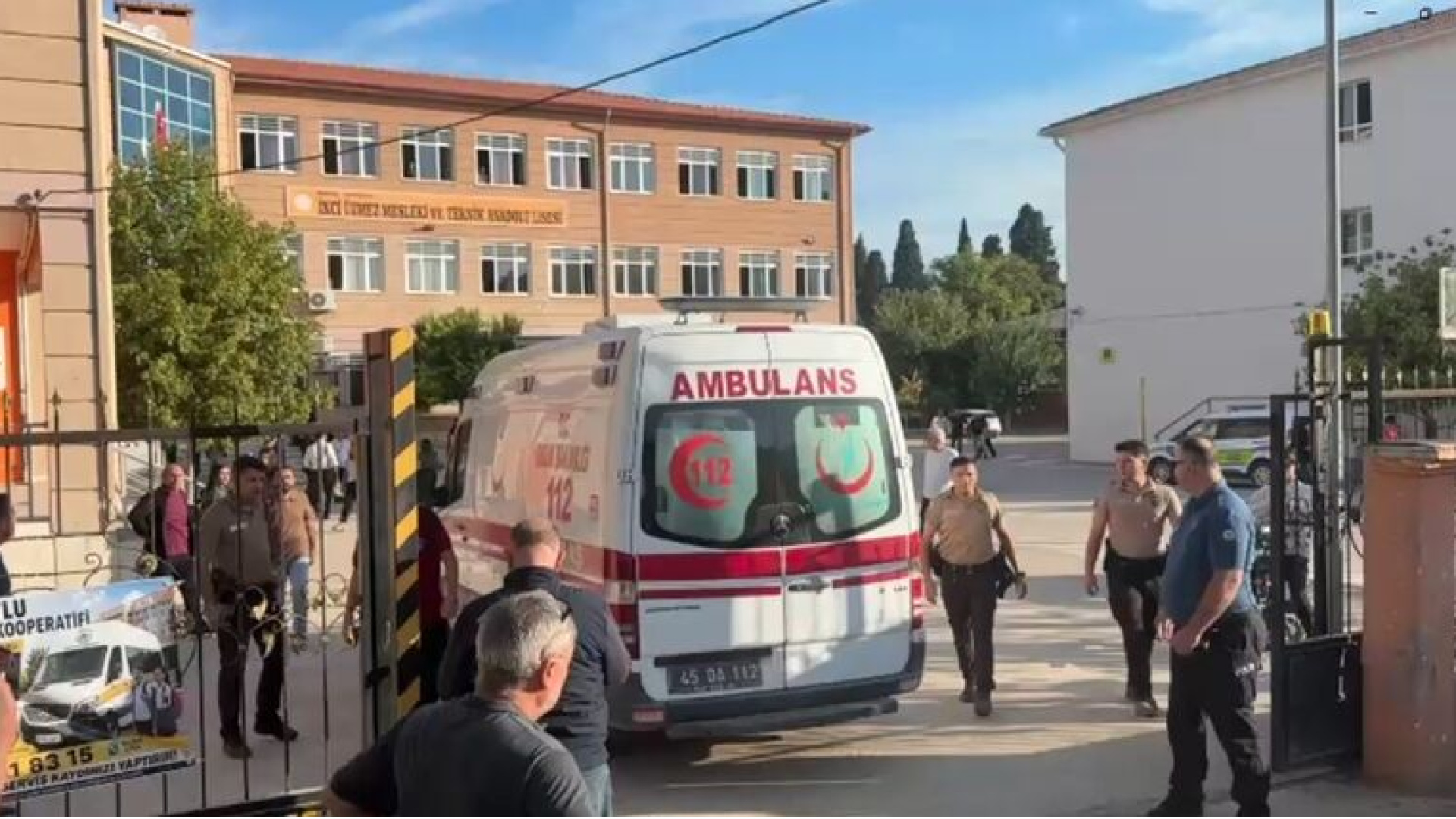 Manisa'da okula silahlı saldırı: Yaralılar var