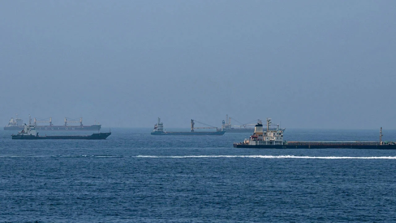 Hürmüz'de gerilim: Umman açıklarında bir tanker vuruldu