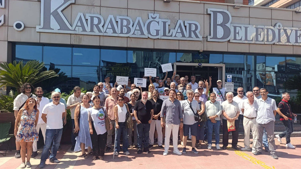 Sürgüne karşı belediye önünde direniş