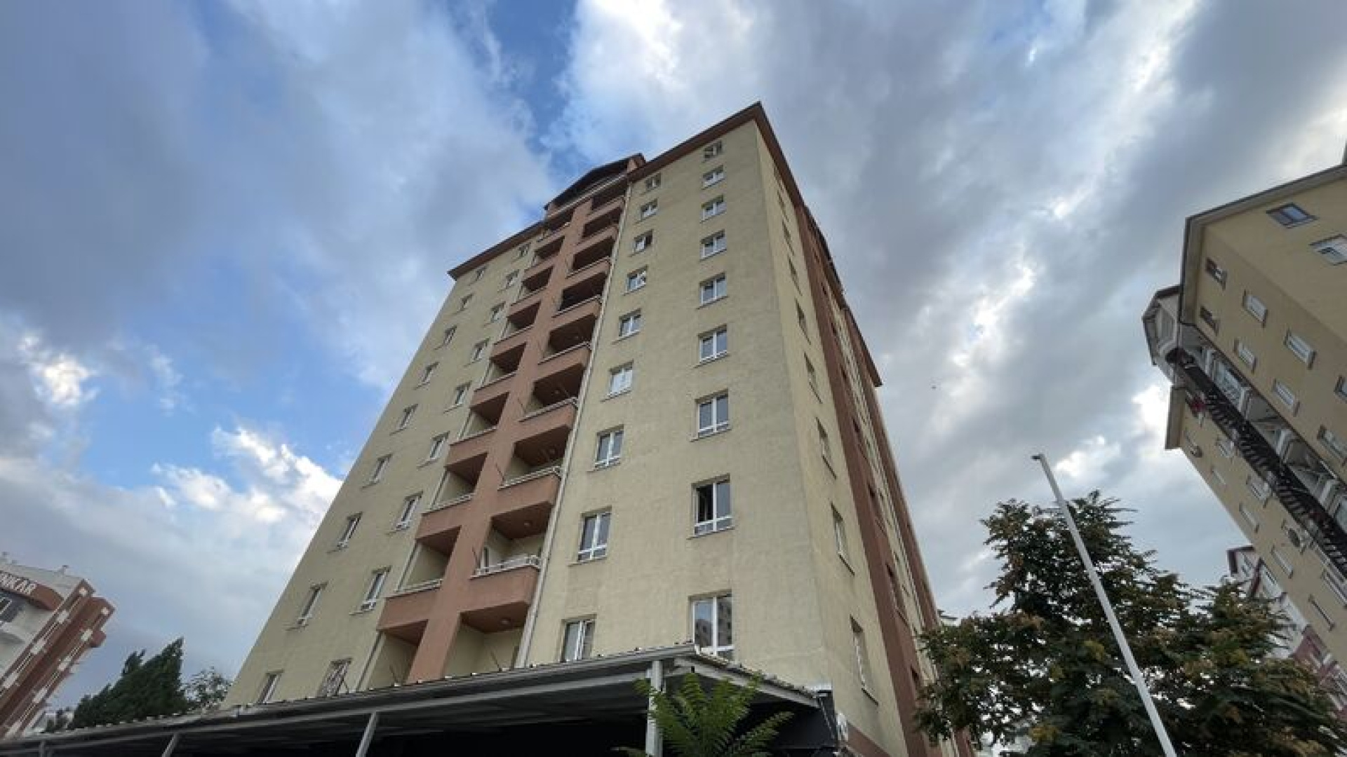 Mühürlü rezidans soyuldu