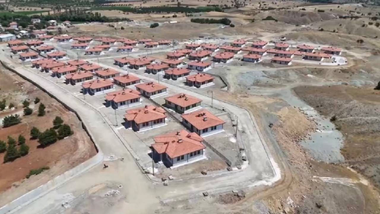 ‘Hafif’ konuta ağır fatura: Deprem konutları bitirilemedi