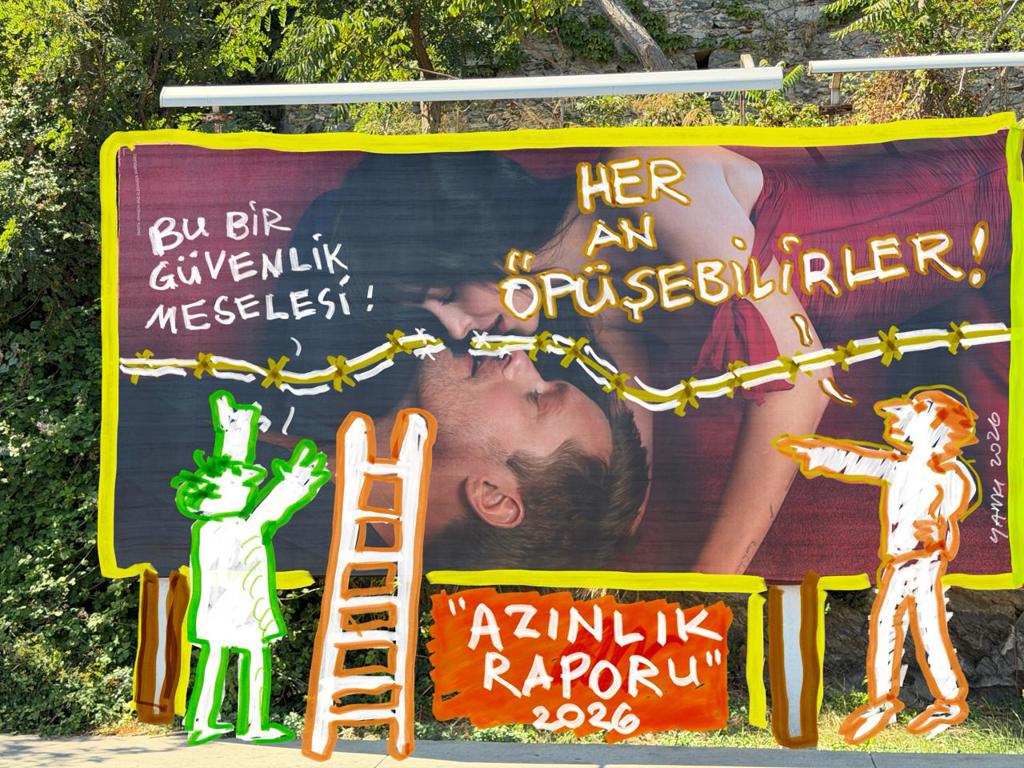 Başka Türlü | Her an öpüşebilirler!