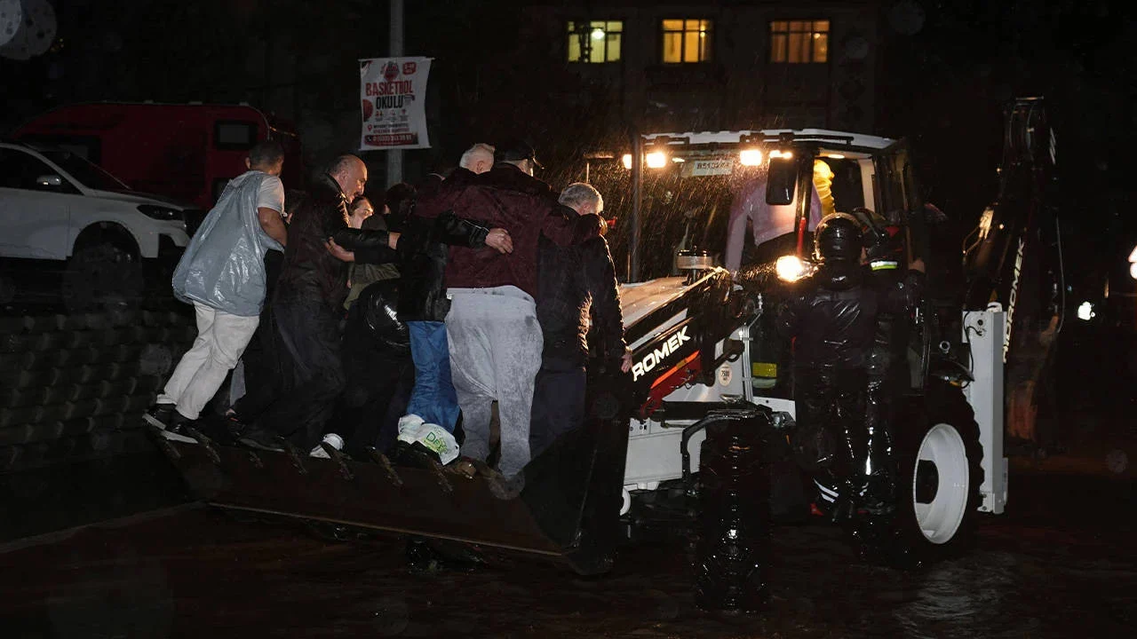AFAD'dan şiddetli yağış uyarısı: "Meteorolojik bilgilendirmeleri takip edin"