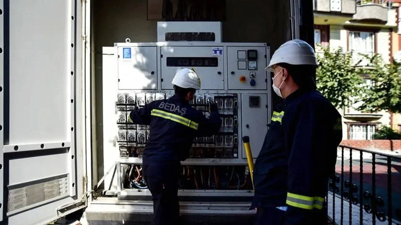 İstanbul'un 12 ilçesinde 8 saatlik elektrik kesintisi