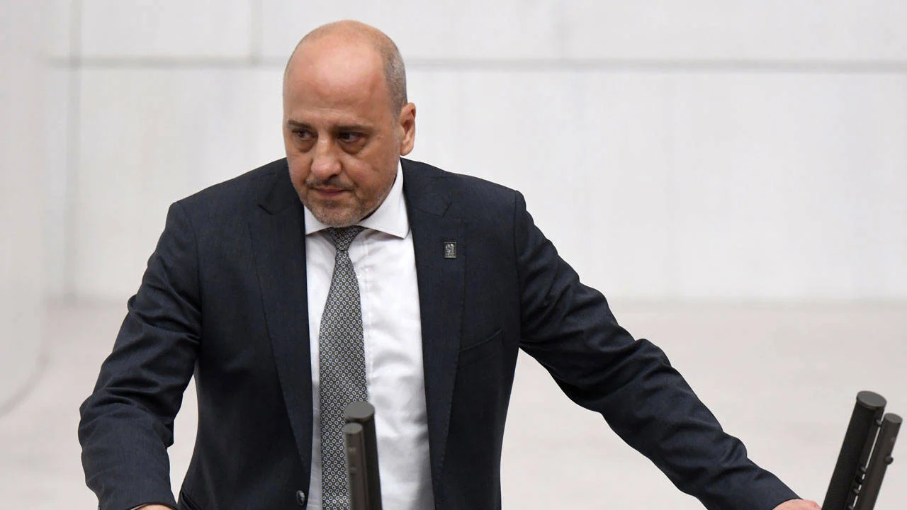Ahmet Şık'tan bir "fon vurgunu" paylaşımı daha: AKP içinden kulisler aktardı