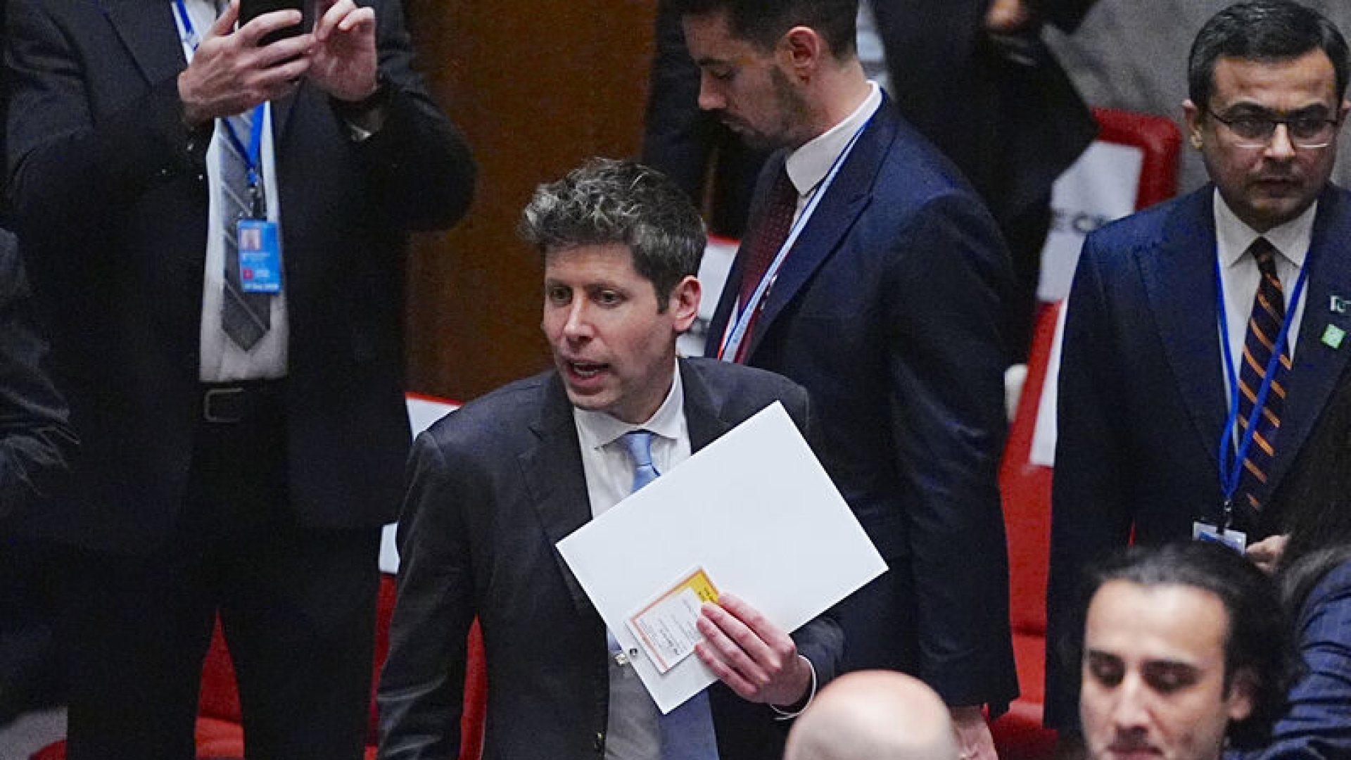 Sam Altman: Bir yol ayrımındayız